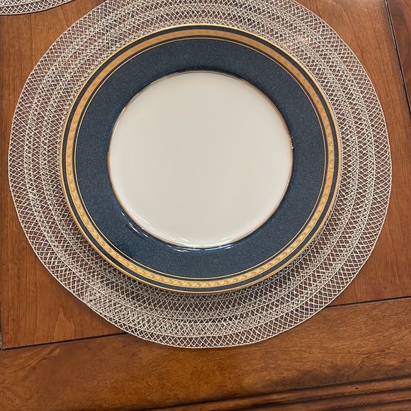 12 placemats in champagne color…$12 is final price. No lower offer accepted - Picture 6 of 8